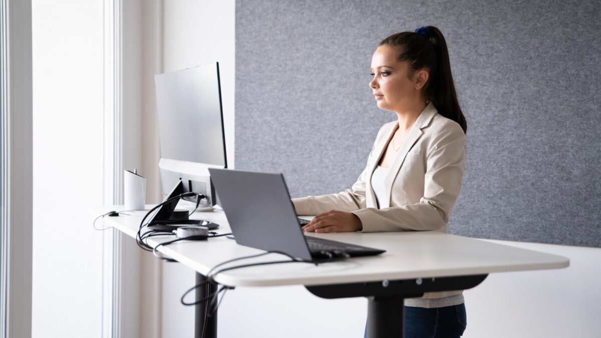 Ein platzsparender Schreibtisch klappbar – praktische Lösung für Homeoffice