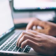 Akkolade Tastatur PC Wie du geschweifte Klammern einfügst und nutzt